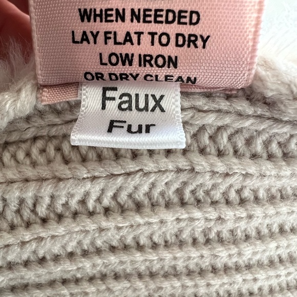 Philosophy Jacket- cream with faux fur collar - Picture 7 of 7